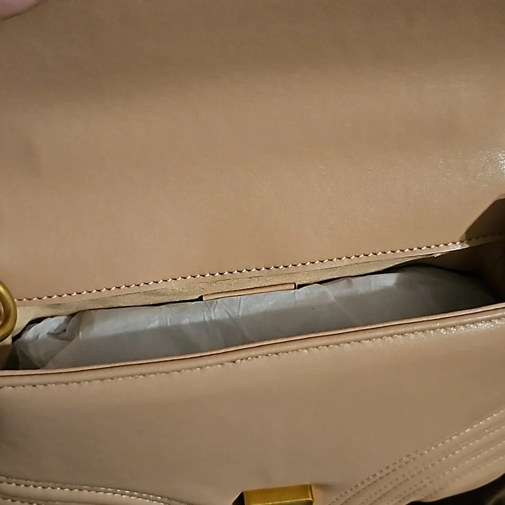 Gucci Handbag - Picture 6 of 8